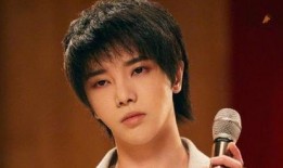 华晨宇圈内人爆料女友,神秘女友身份引热议，圈内人爆料细节揭晓